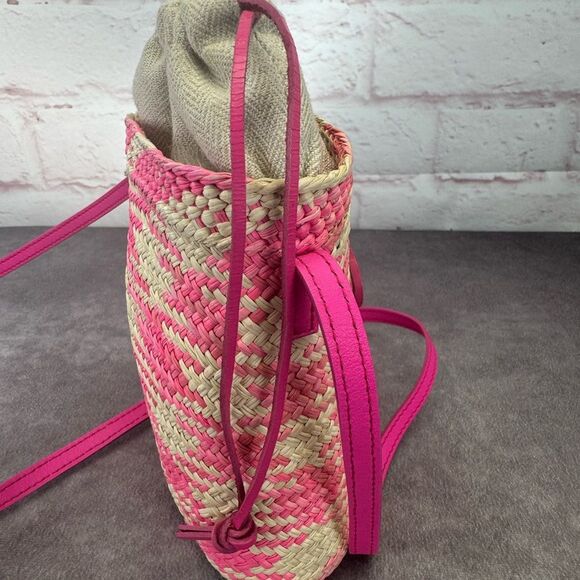 Loewe Iraca Palm Calfskin Anagram Bucket Bag - Picture 4 of 12